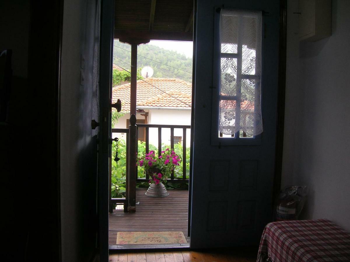 Athina'S House Guest House Skala Sotiros Bagian luar foto